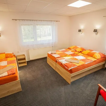 Rabbit Hotel 3*